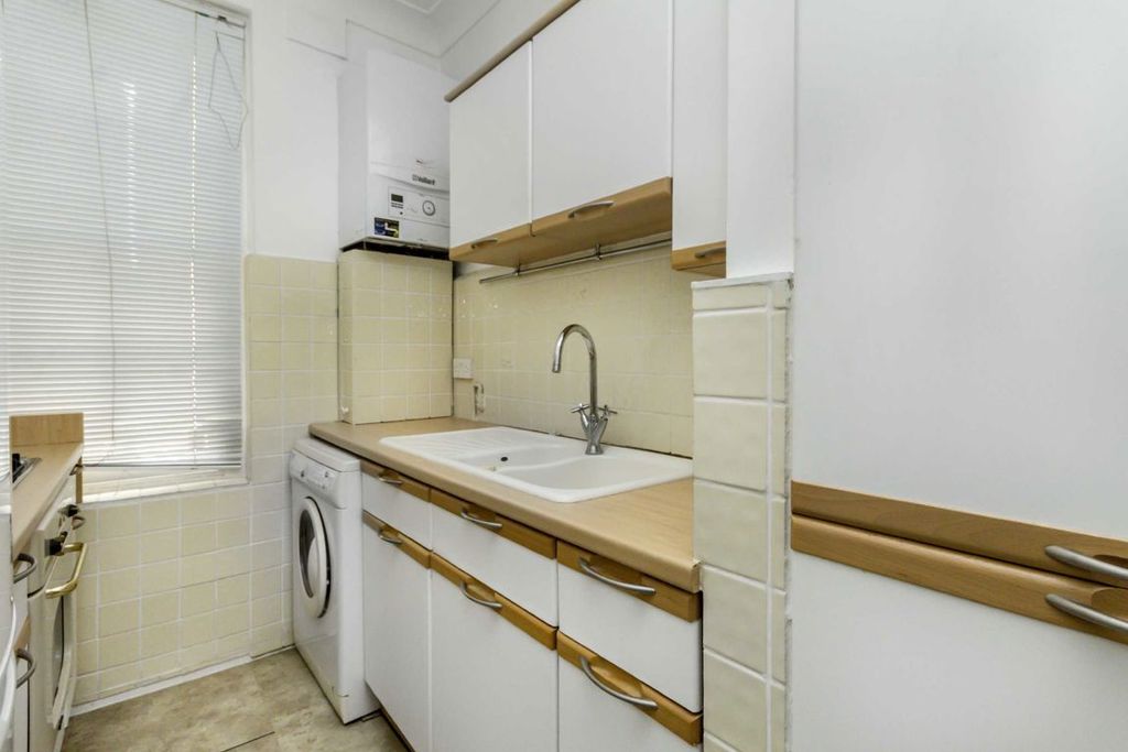 Property photo 3 of 4