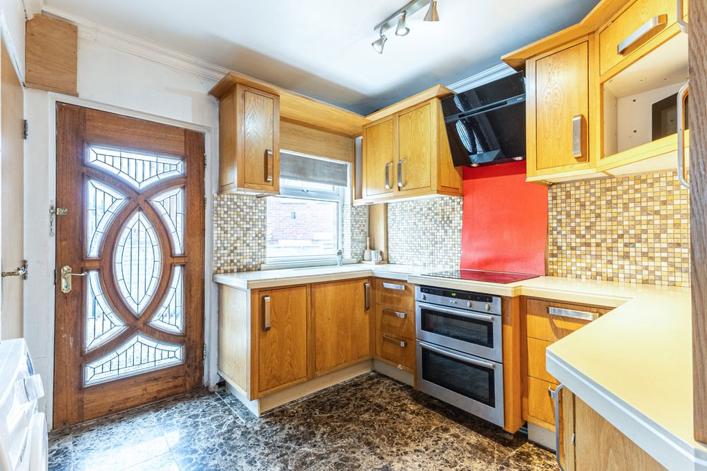 Property photo 3 of 16 Kitchen