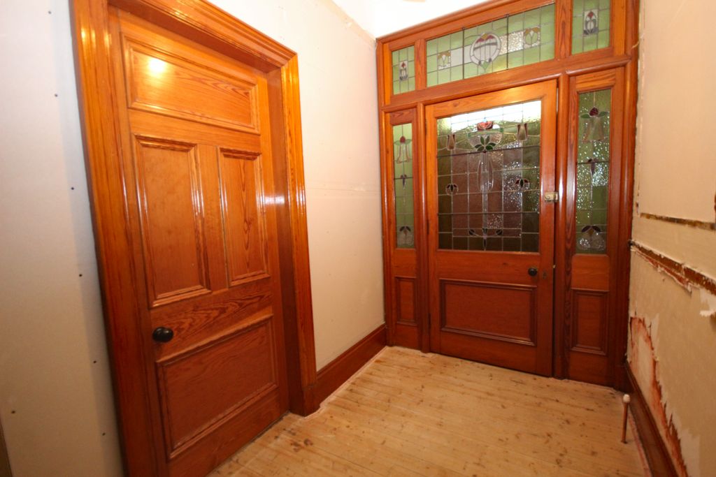 Property photo 2 of 29