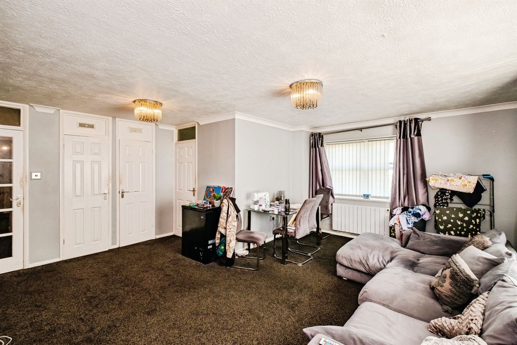 Property photo 2 of 14
