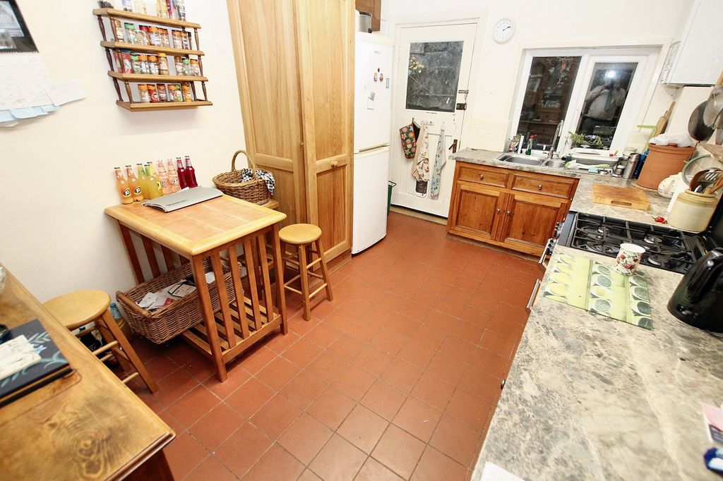 Property photo 3 of 31