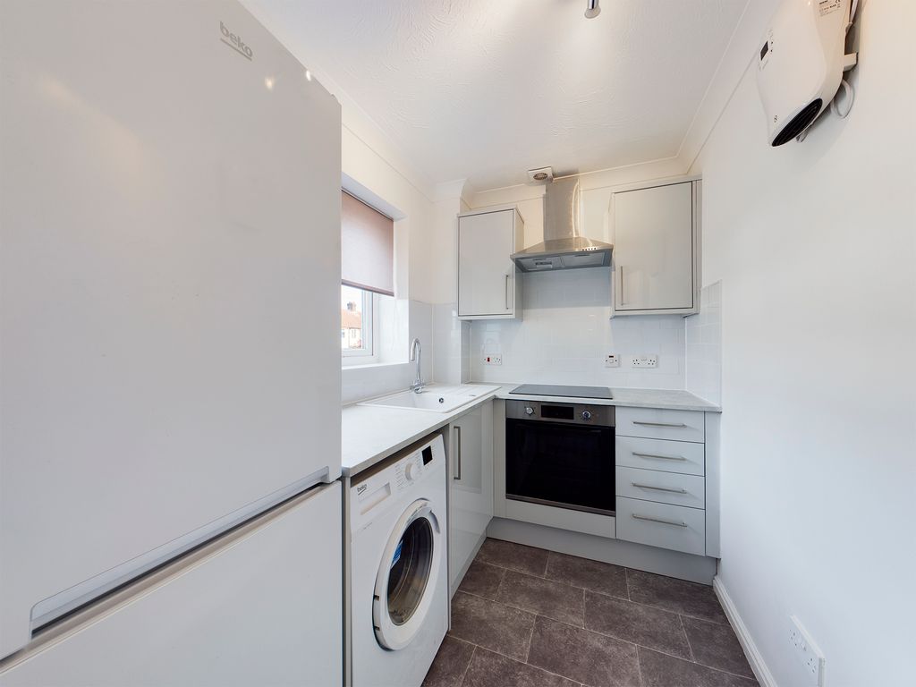 Property photo 2 of 9 Kitchen