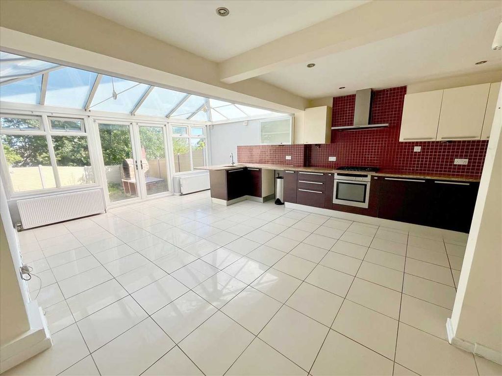 Property photo 3 of 12 Kitchen/Breakfast Room