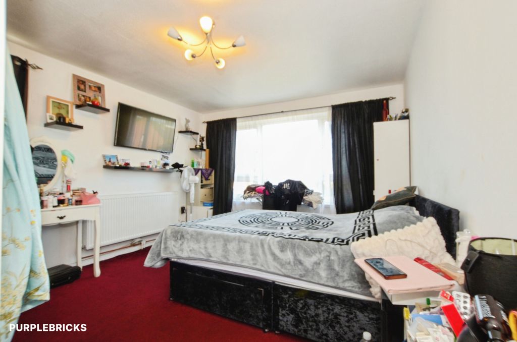 Property photo 3 of 16 Bedroom