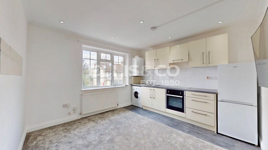 Property photo 2 of 16 Picture No. 14