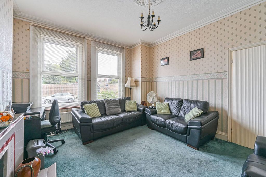 Property photo 2 of 20