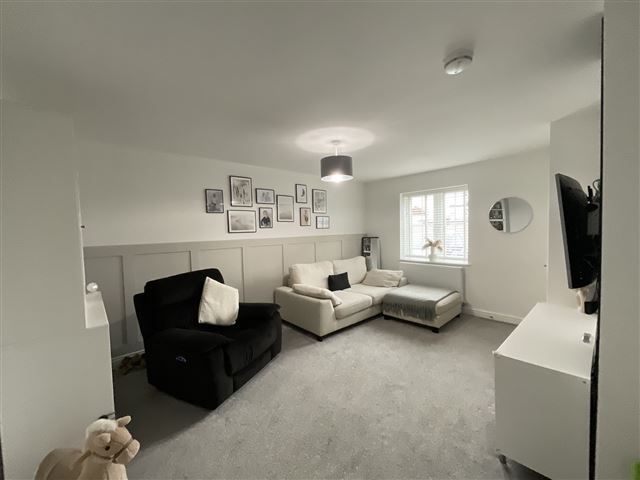 Property photo 3 of 21 Lounge