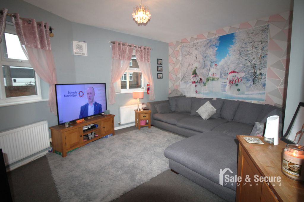 Property photo 2 of 15 Living Room (1)