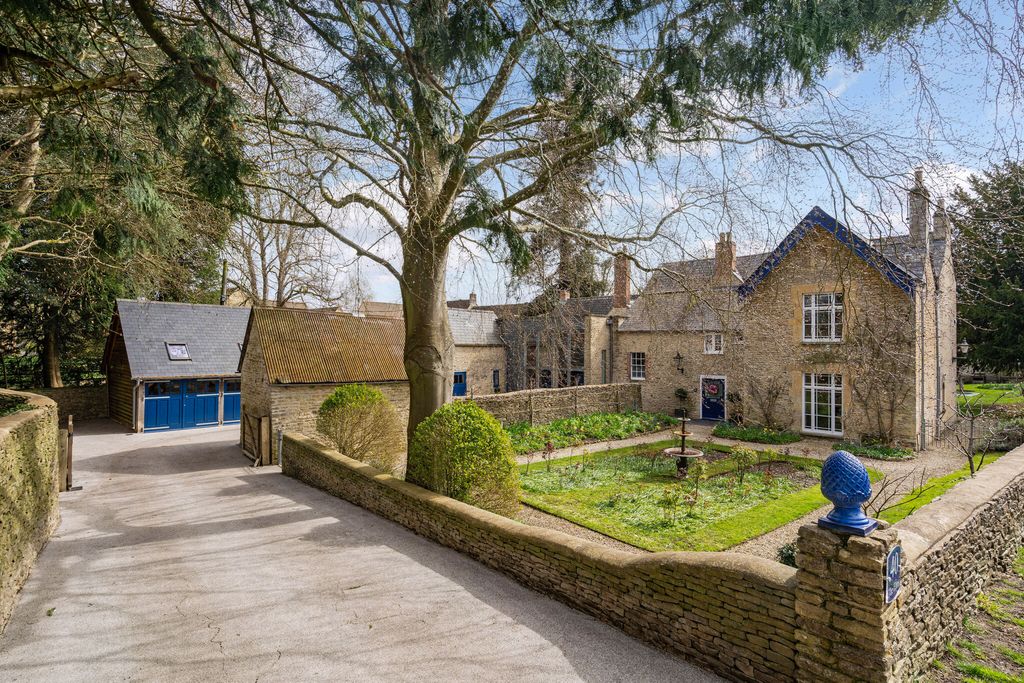 Property photo 1 of 21