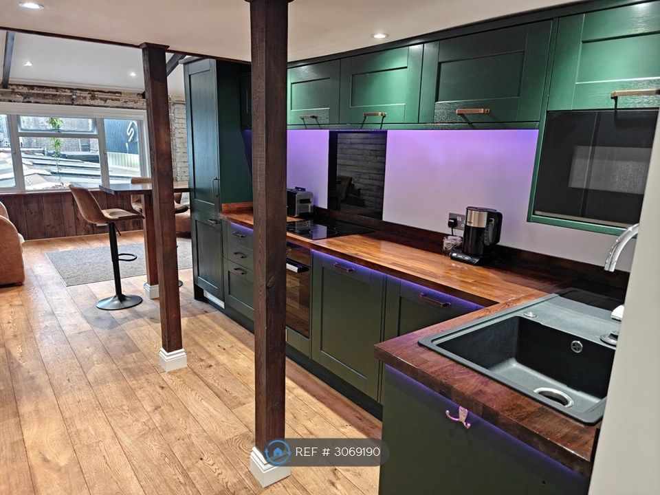 Property photo 2 of 35
