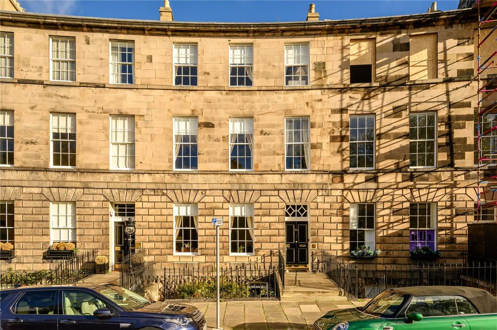 Property photo 3 of 39 34 Drummond Place