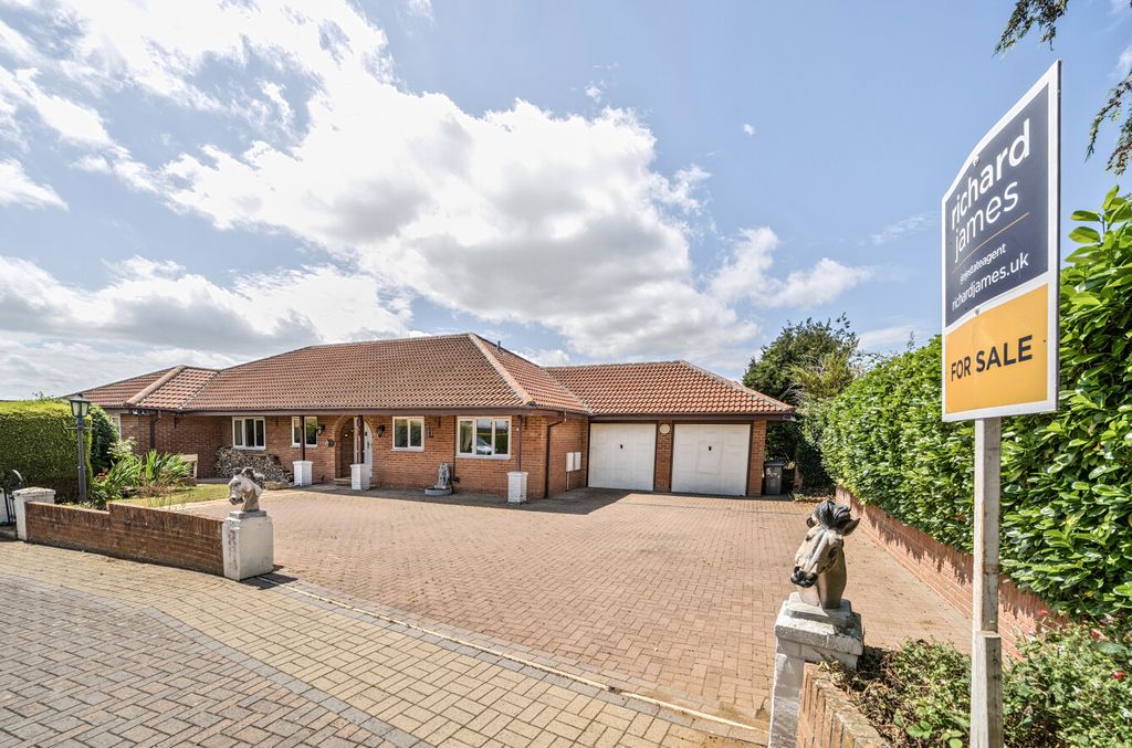 Property photo 1 of 23 131587216685d83Fa07987