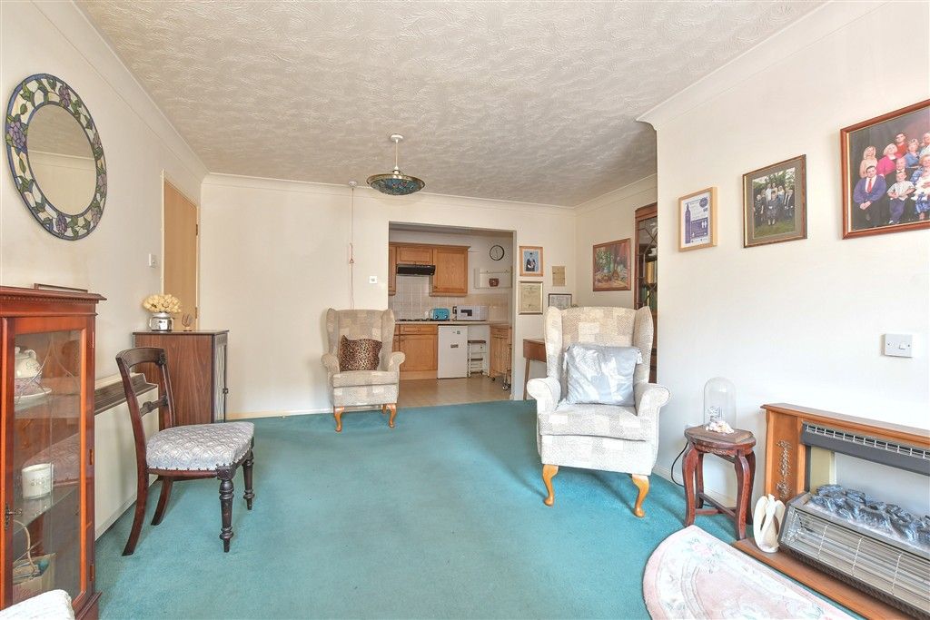 Property photo 1 of 9 Lounge/Diner