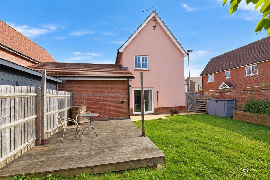 Property photo 2 of 28 Rear Garden