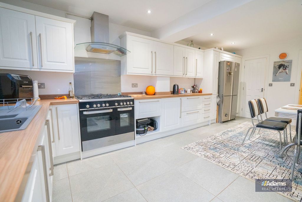 Property photo 2 of 34