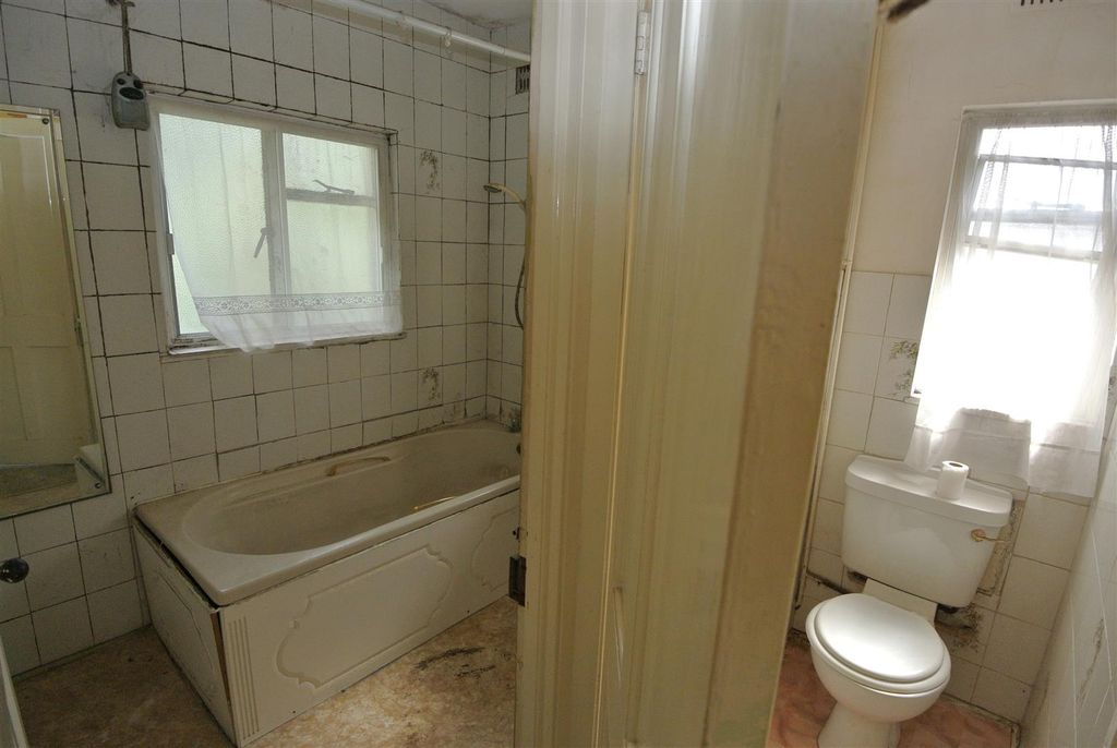 Property photo 2 of 9 Bathroom &amp; WC.Jpg
