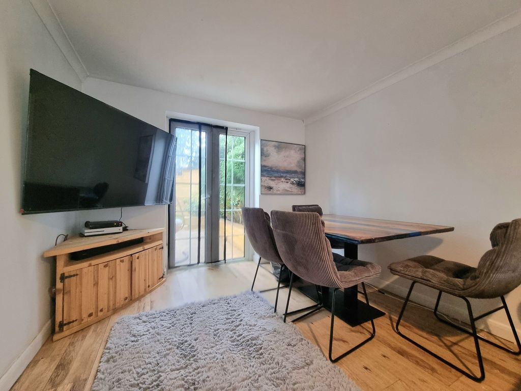 Property photo 3 of 24