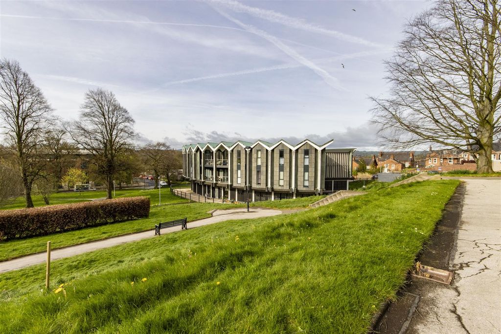 Additional image 4 of 2 bed flat for saleKnightsbridge Court, West Bars, Chesterfield S40