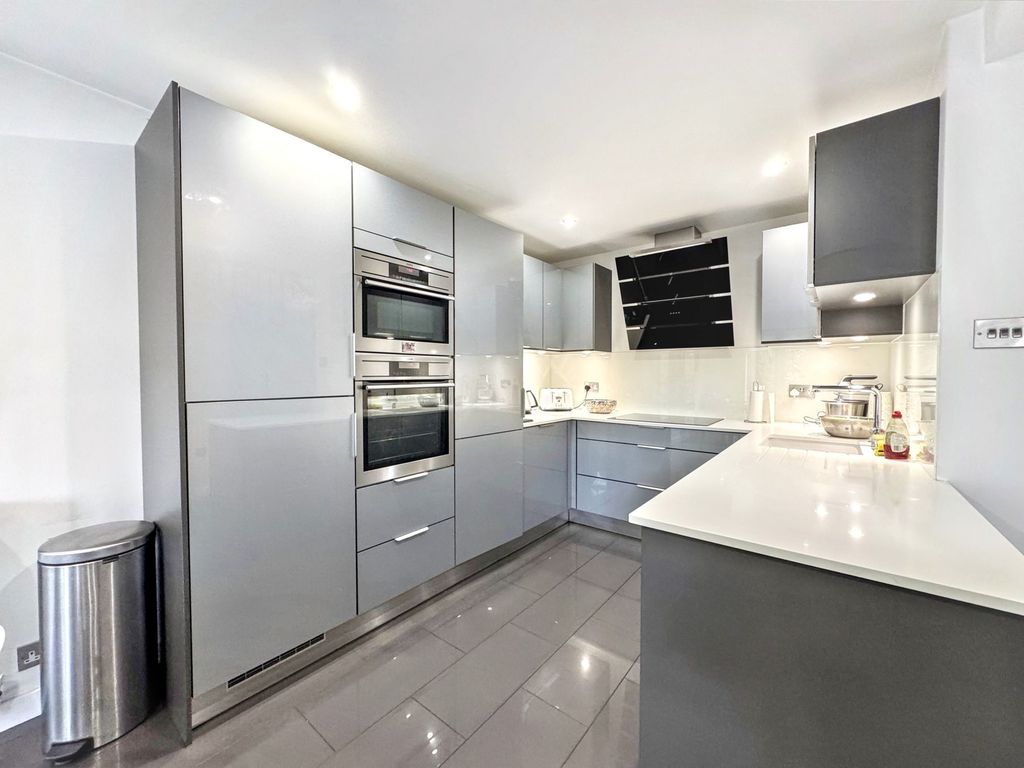 Property photo 2 of 17 Kitchen