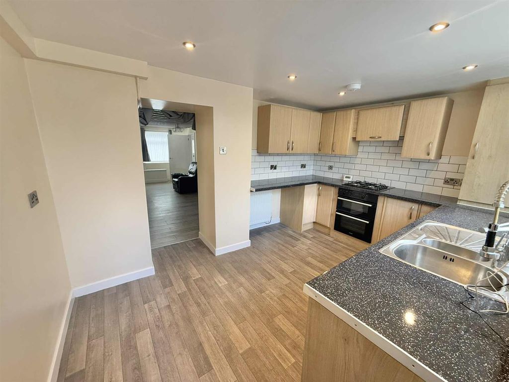 Property photo 2 of 11 2F586dc8-F224-4012-A83d-56cd9c5261E8.Jpg