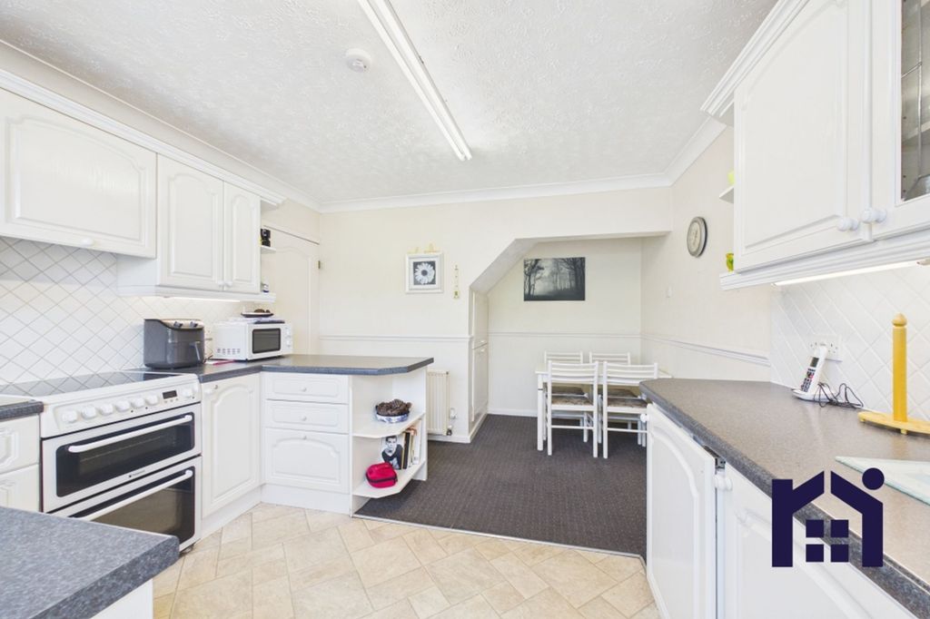 Property photo 2 of 20 Dining Kitchen