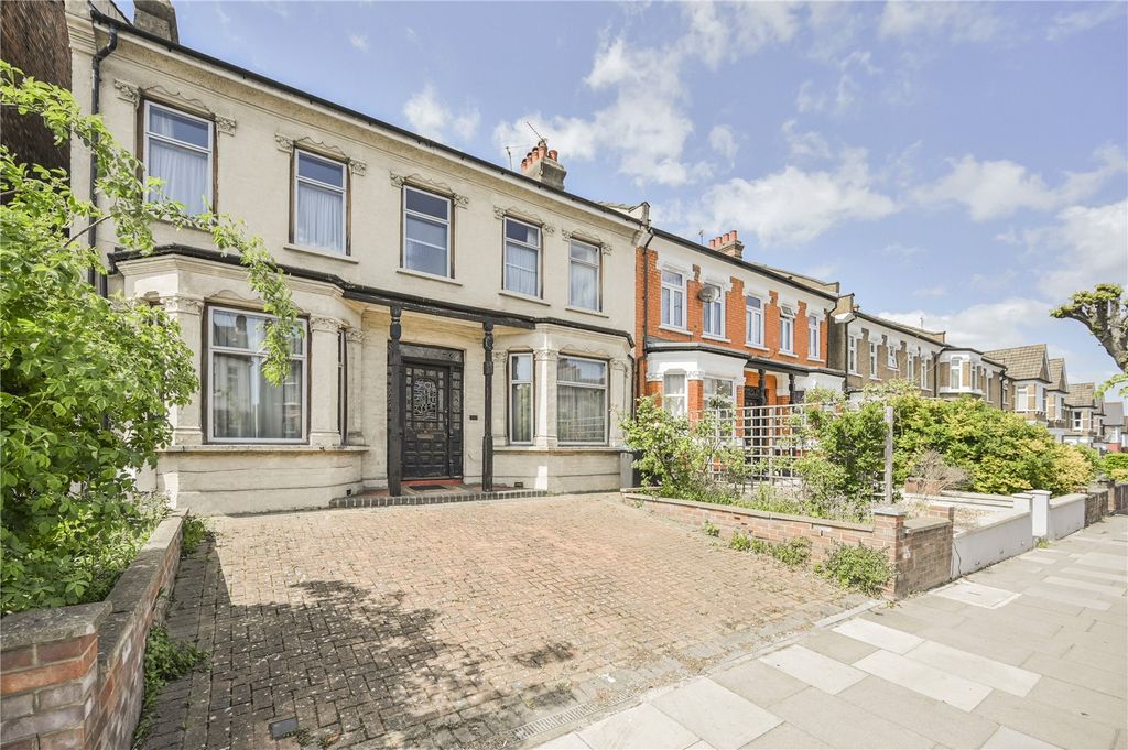 Property photo 1 of 27 Picture No. 24