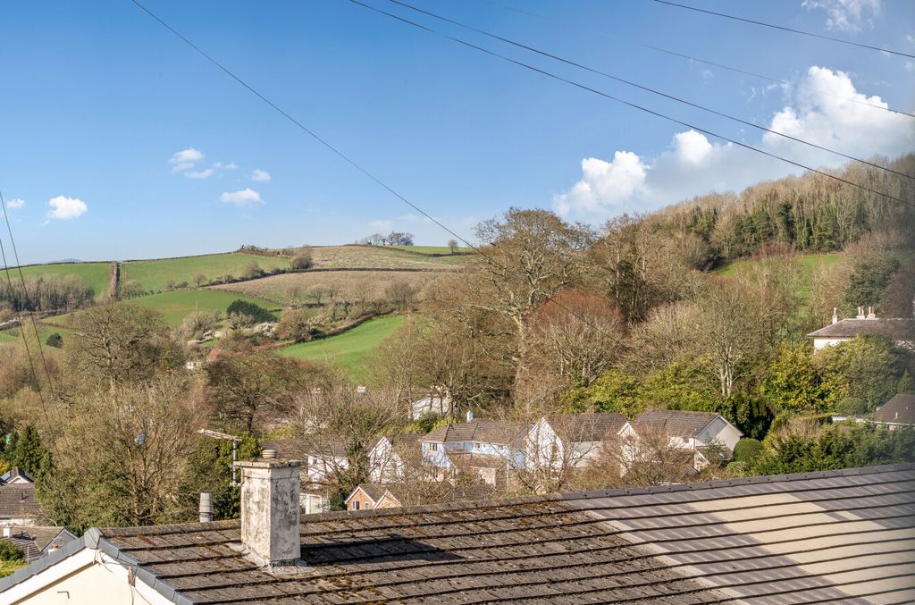 Property photo 2 of 24 1434919-11-69c427...