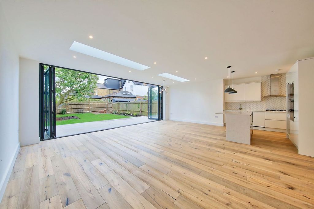 Property photo 2 of 9