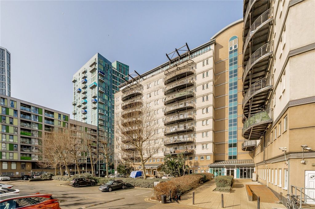 Property photo 1 of 7 External