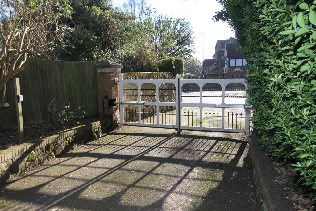 Additional image 28 of 5 bed flat for saleGaudick Road, Eastbourne BN20