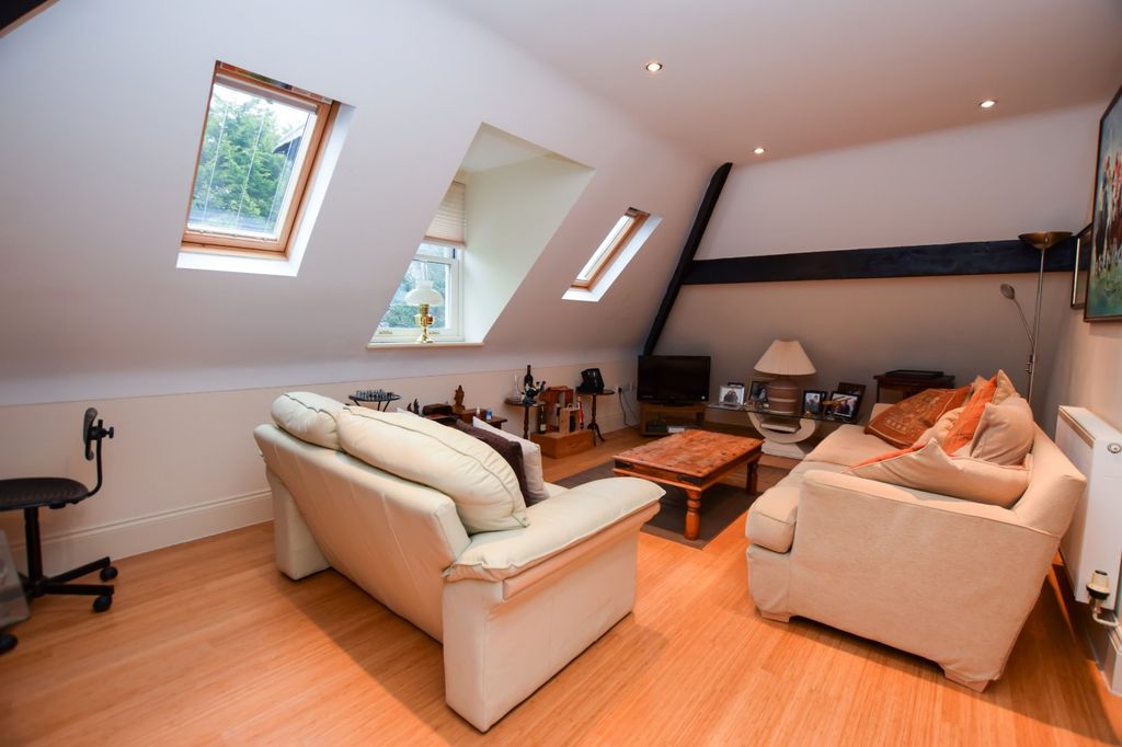 Property photo 3 of 15 Picture No. 12