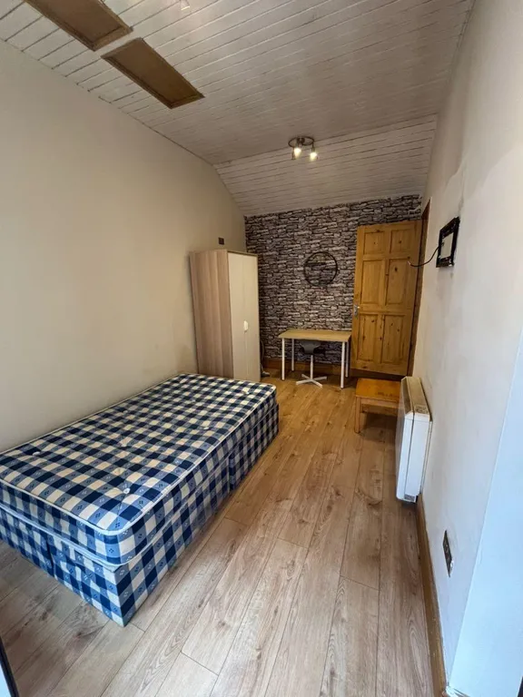 Apartment in Nottingham NG7 - More