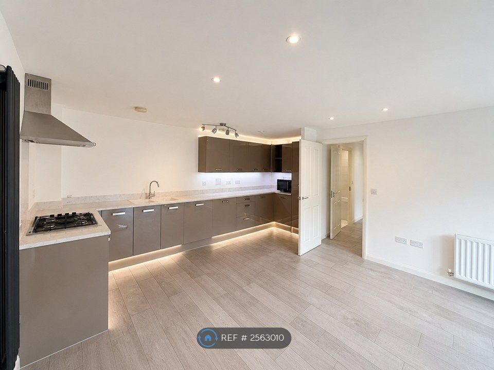 Property photo 1 of 11 Kitchen/Lounge