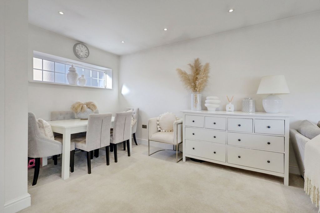 Additional image 8 of 1 bed flat for saleHigh Road, Benfleet SS7