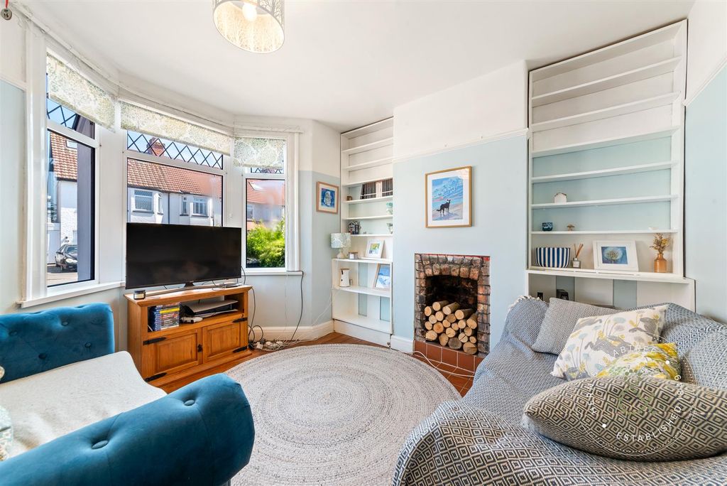 Property photo 2 of 24 Fairwater-Grove-West-09.Jpg