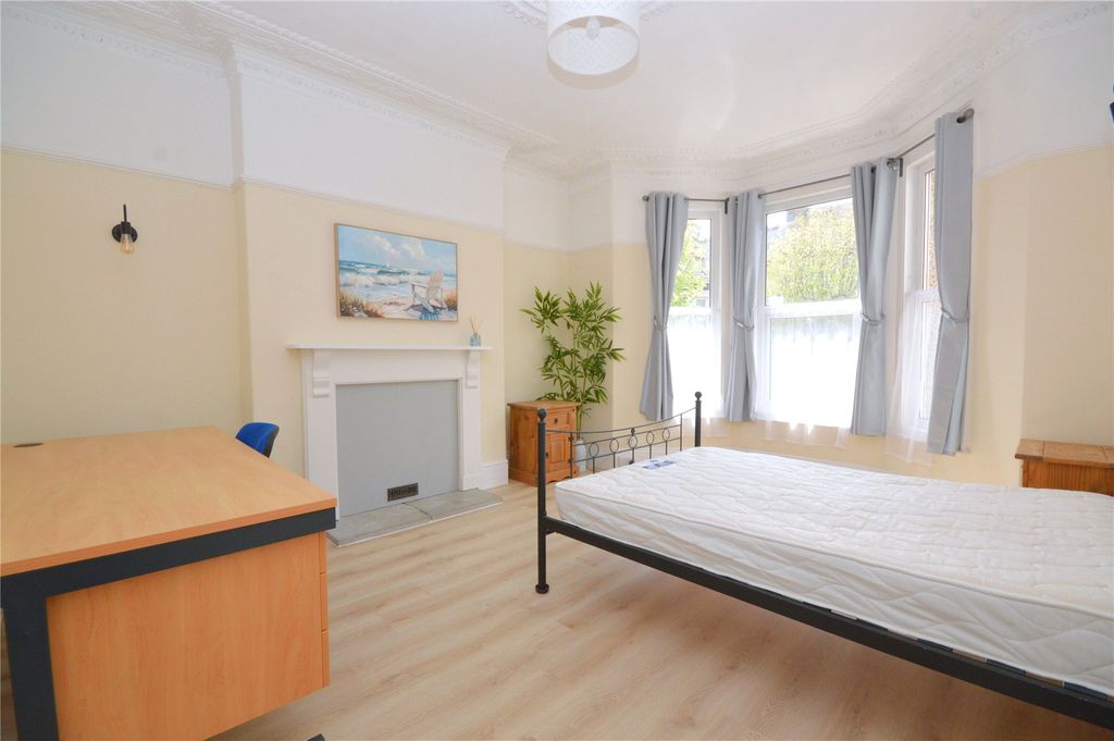 Property photo 3 of 10 3 - Living Room/Bedroom