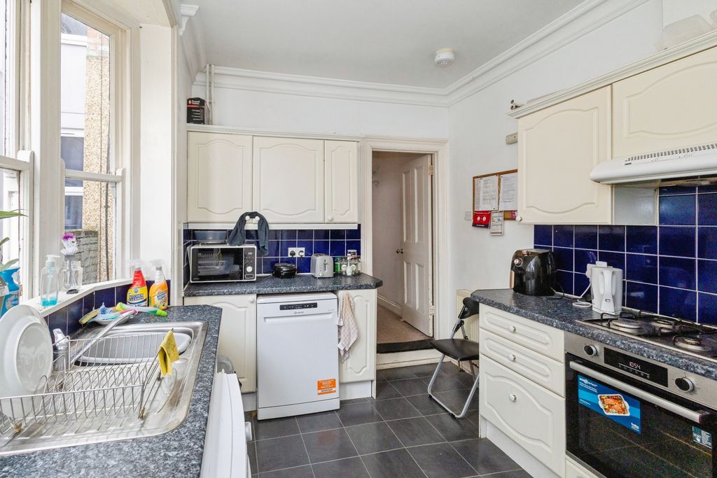 Property photo 3 of 14 Kitchen