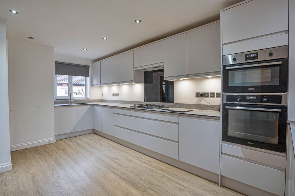 Property photo 2 of 22 Kitchen