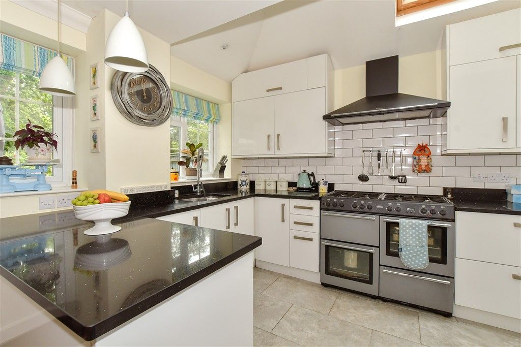 Property photo 2 of 12 Kitchen