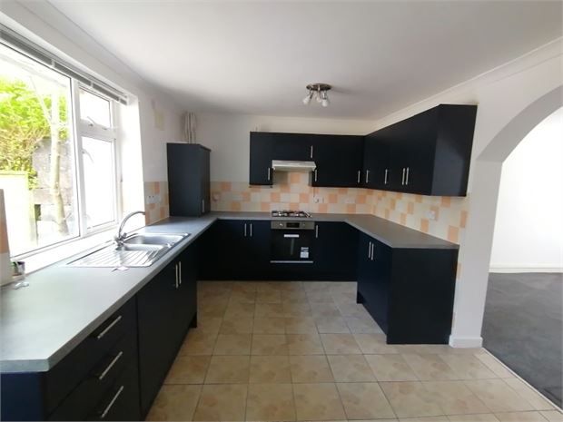 Property photo 2 of 9 Kitchen