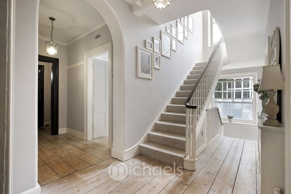 Property photo 3 of 61