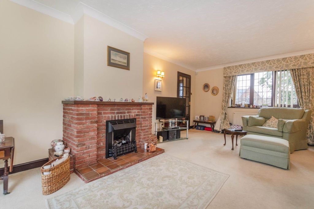 Property photo 3 of 18