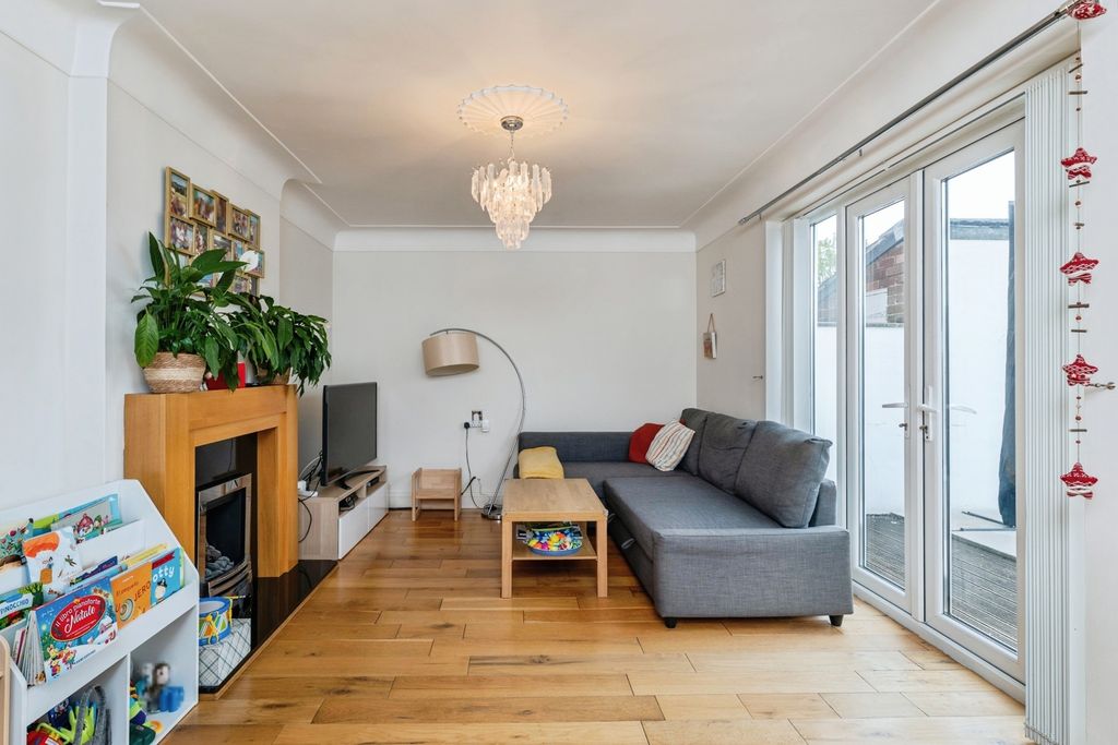 Property photo 2 of 19 Pbox-Img.Jpg