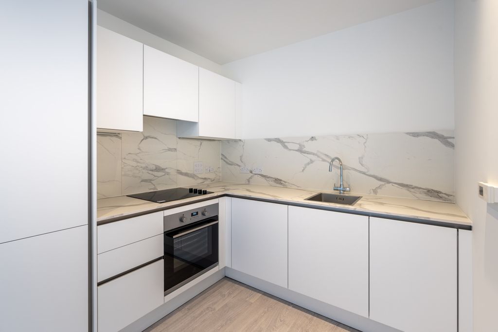 Property photo 2 of 11 Kitchen