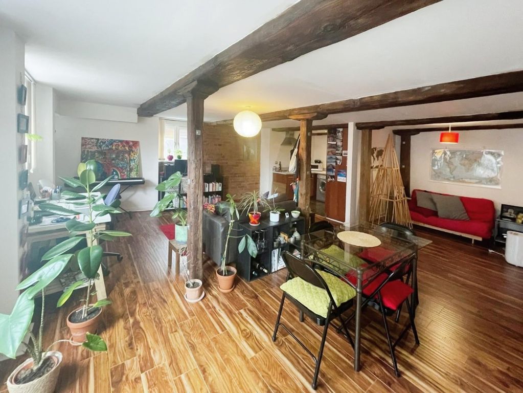 Property photo 3 of 7 Living 20Room 202.Jpg