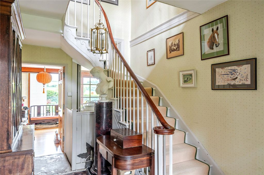 Property photo 3 of 46 Entrance Hall
