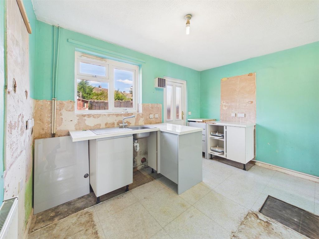 Property photo 3 of 15 Cam01238G0-Pr0690-Still003.Jpg