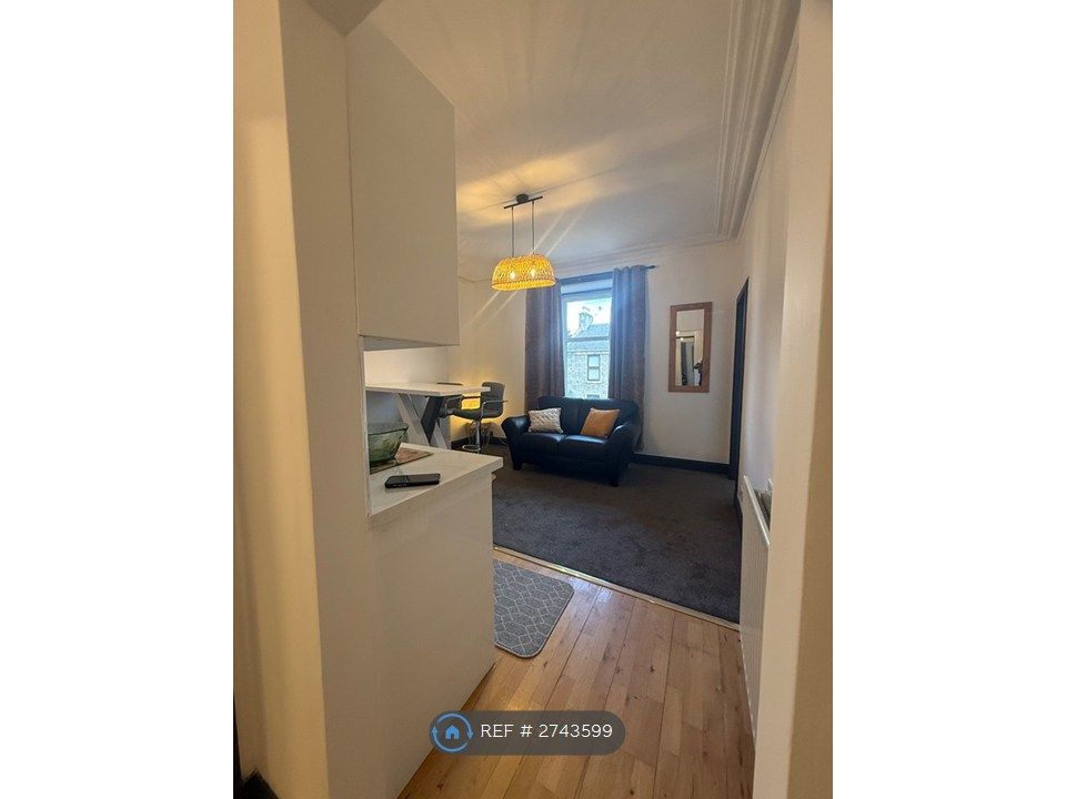 Property photo 3 of 15 Lounge / Kitchen