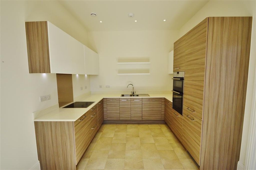 Property photo 3 of 9 Kitchen