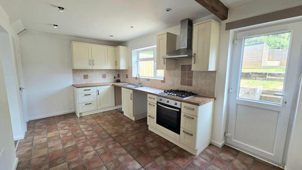 Property photo 3 of 14 Kitchen